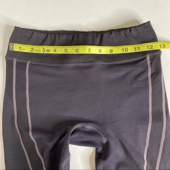 Avocado Seamless Leggings. Size Small - Picture 3 of 7